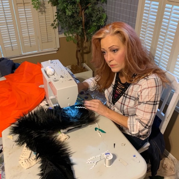 MEET YOUR POSHER - CRYSTAL - Picture 5 of 5